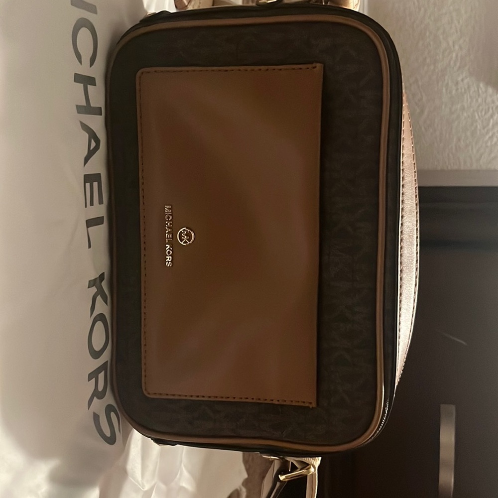 Micheal Kors Jet Set side satchel